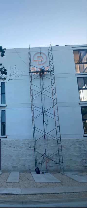 Anuncio luminosos edificio tulum